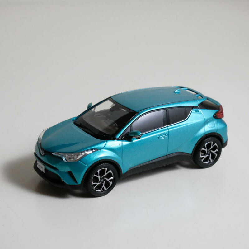 非売品 TOYOTA 1/30 OFFICIAL LICENSED PRODUCT トヨタ C-HR ミニカー 模型 カラーサンプル 