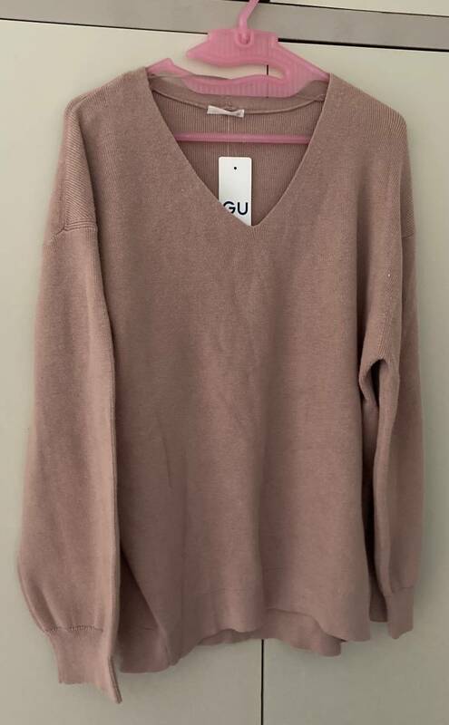 ●レディース　GU Vネック　セーター　ニット　綿混　ピンク色　サイズXL 未使用新品タグ付き　（69）