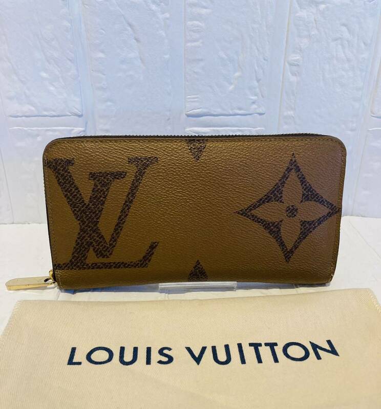 美品！　LOUIS VUITTON ジャイアント　モノグラム　ジッピーウォレット