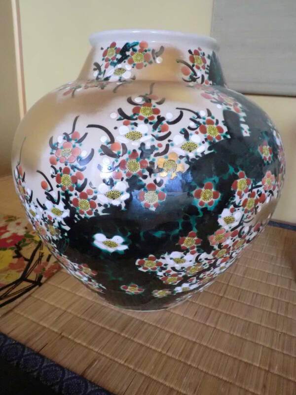 白峰 九谷焼 花瓶 特大サイズ 紅白梅 金彩 昭和50年代 共箱 高さ約３７センチ　花器