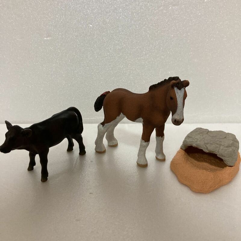 シュライヒ　馬　アンガスウシ　子牛　ほら穴　フィギュア　Schleich