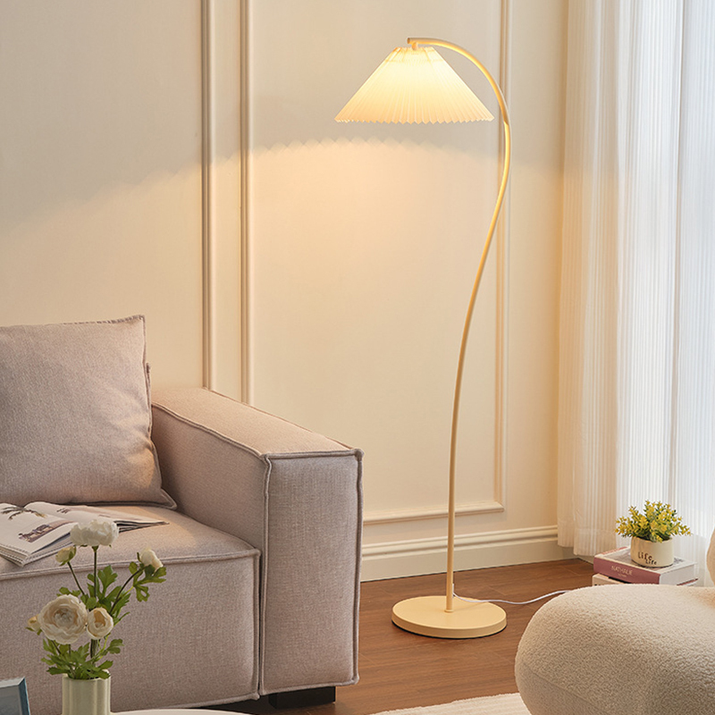 新品　北欧風 スタンドライト　照明器具　クリーム風　雰囲気　書房ライト　ベッドルーム　リビング　プリーツランプシェード 　