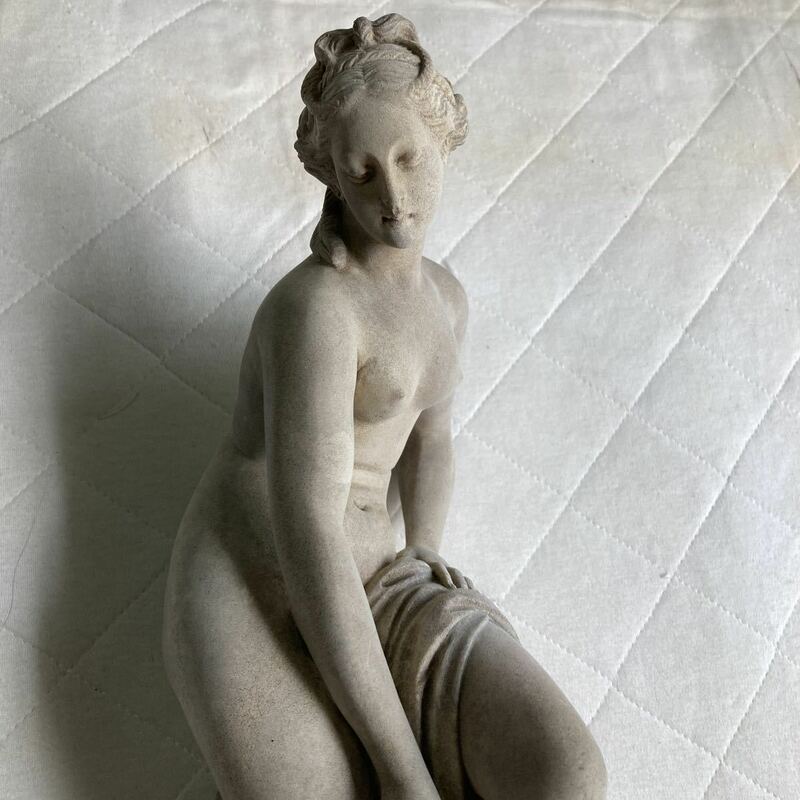 アンティーク.大理石.ヴィーナス .女神.美術品.魅力的で美人です.重さ.約4.1kg.高さ.約41cm.横幅.奥行き.約14.7cmです。