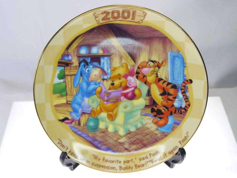 ディズニー　東京ディズニーランド　イヤープレート（2001）ウイニー・ザ・プー　装飾用皿　コレクターズアイテム　迅速発送　新品同様