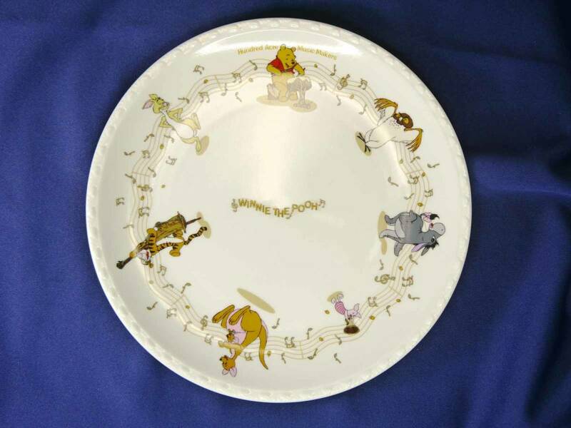 ディズニー　東京ディズニーランド　くまのプーさん　平皿（プレート）直径：22.8cm　丸型（陶器製）　レア商品　迅速発送　未使用新品