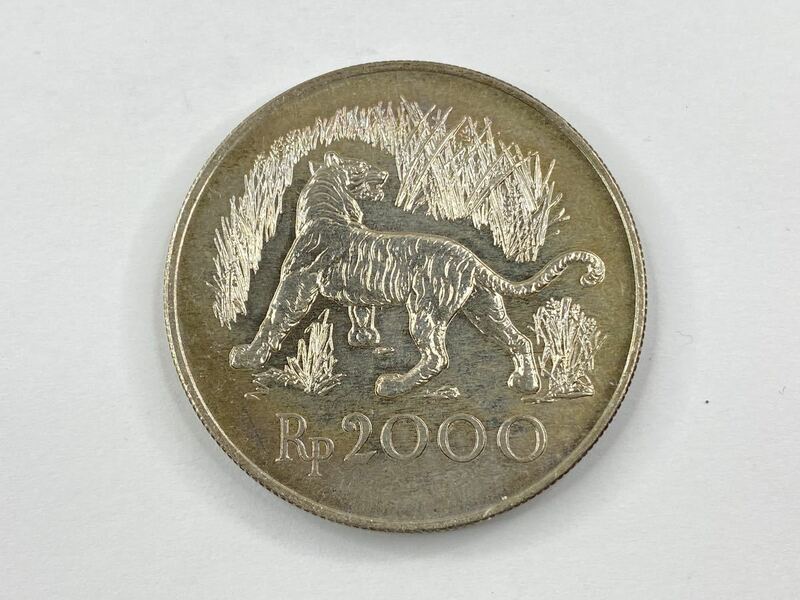 インドネシア　RP2000 貨幣　タイガー　1974年銘　直径38.4×厚さ2.4mm / 重さ25.51g　世界コイン　記念メダル【966S20】