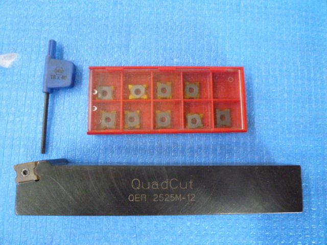 中古品 STS クワッドカットホルダ QuadCut QER 2525M-12 ホルダ（スクリュ止めタイプ）チップ9個付属　シャンク部他加工の可能性有