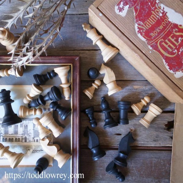 【小さなツバメが届けるチェス駒セット】イギリス ヴィンテージ チェスメン 箱入り 木製 ボックスウッド◆◆Vintage Boxwood Chess Set ◆