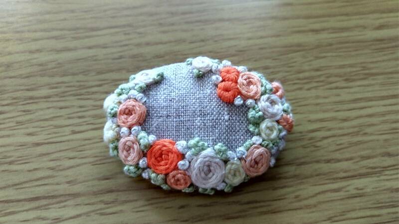 薔薇　刺繍ブローチ