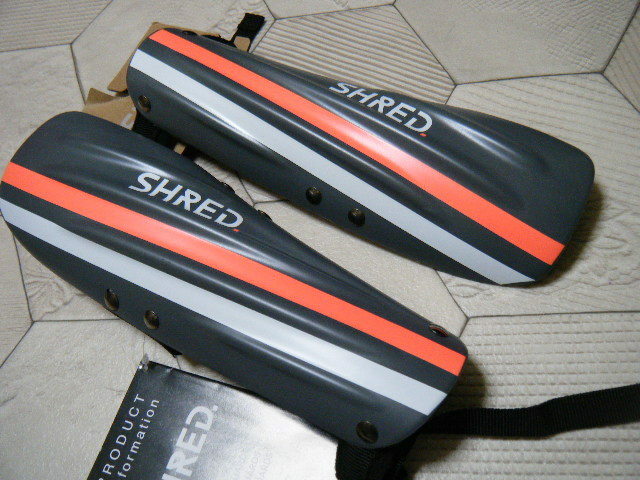 新品●　SHRED アームガード ●　28cm ●　プロテクター GUAGSM21M