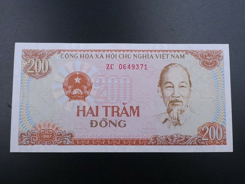 未使用 紙幣 アジア ベトナム 200ドン 1987年 ホーチミン肖像 耕作用のトラクター 水田風景