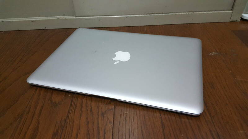 【PC周辺機器】 Apple MacBook Air 本体のみ（ACアダプターなし）　Mac OS Xが立ち上がりました。 ジャンクにて