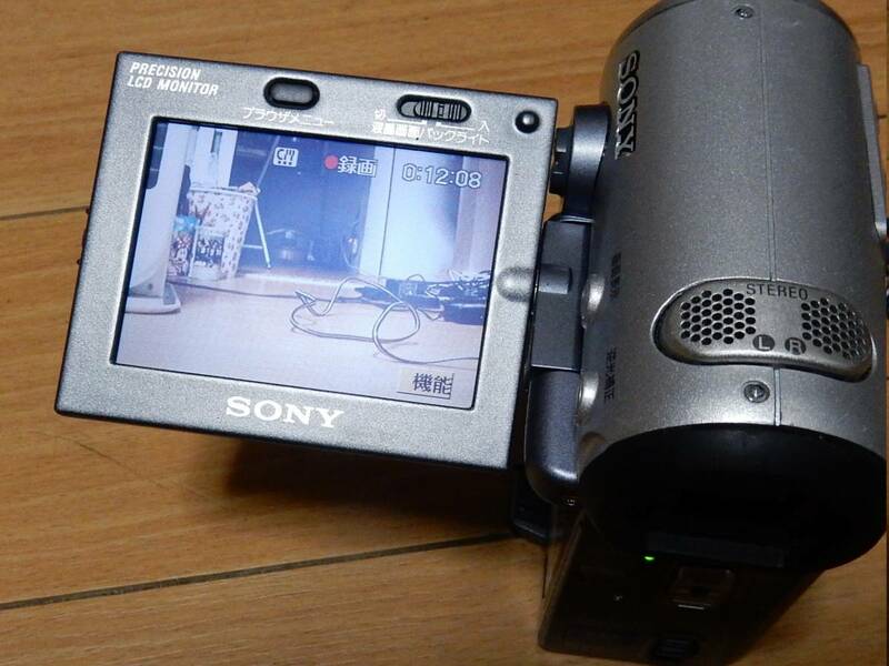 【値下げ交渉可】通電確認(他操作不可) 録画可・本体のみ・凹み有り・ソニーデジタルビデオカメラ SONY DCR-IP7