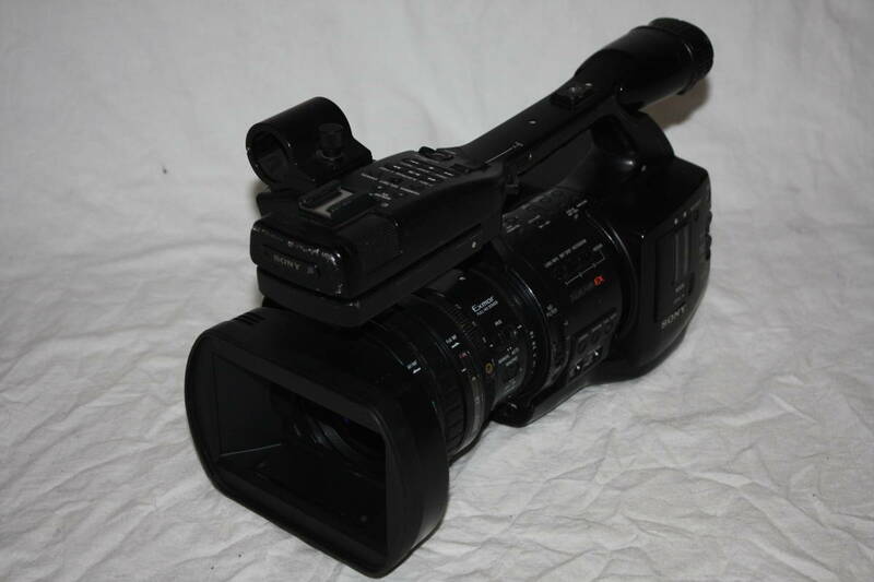 SONY　PMW-EX1R　業務用ビデオカメラ（検：HXR-、PMW-、HVR-、PXW-、PDW-、XDCAM、HDW-、HDCAM）
