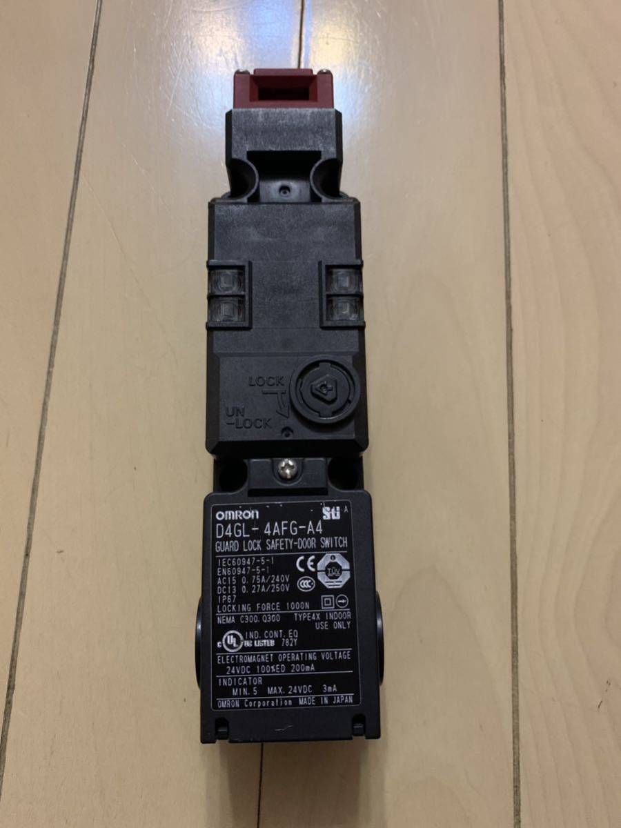★未使用保管品★小形電磁ロック・セーフティドアスイッチ D4GL-4AFG-A4