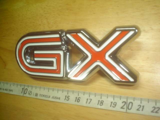 珍品彡希少レア新品在庫品・日産サニー・Sunny・GXスポーツ・B210310？エンブレムバッジ・旧車レトロ・当時物チューニングカー街道レーサー