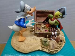 【即決価格】 ディズニー WDCC ドナルドダック スタチュー Donald Duck Finds Pirate Gold Donald and Yellow Beak Pirate Gold