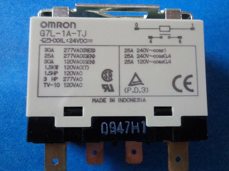 オムロン　リレー G7L-1A-TJ　取付金具付き