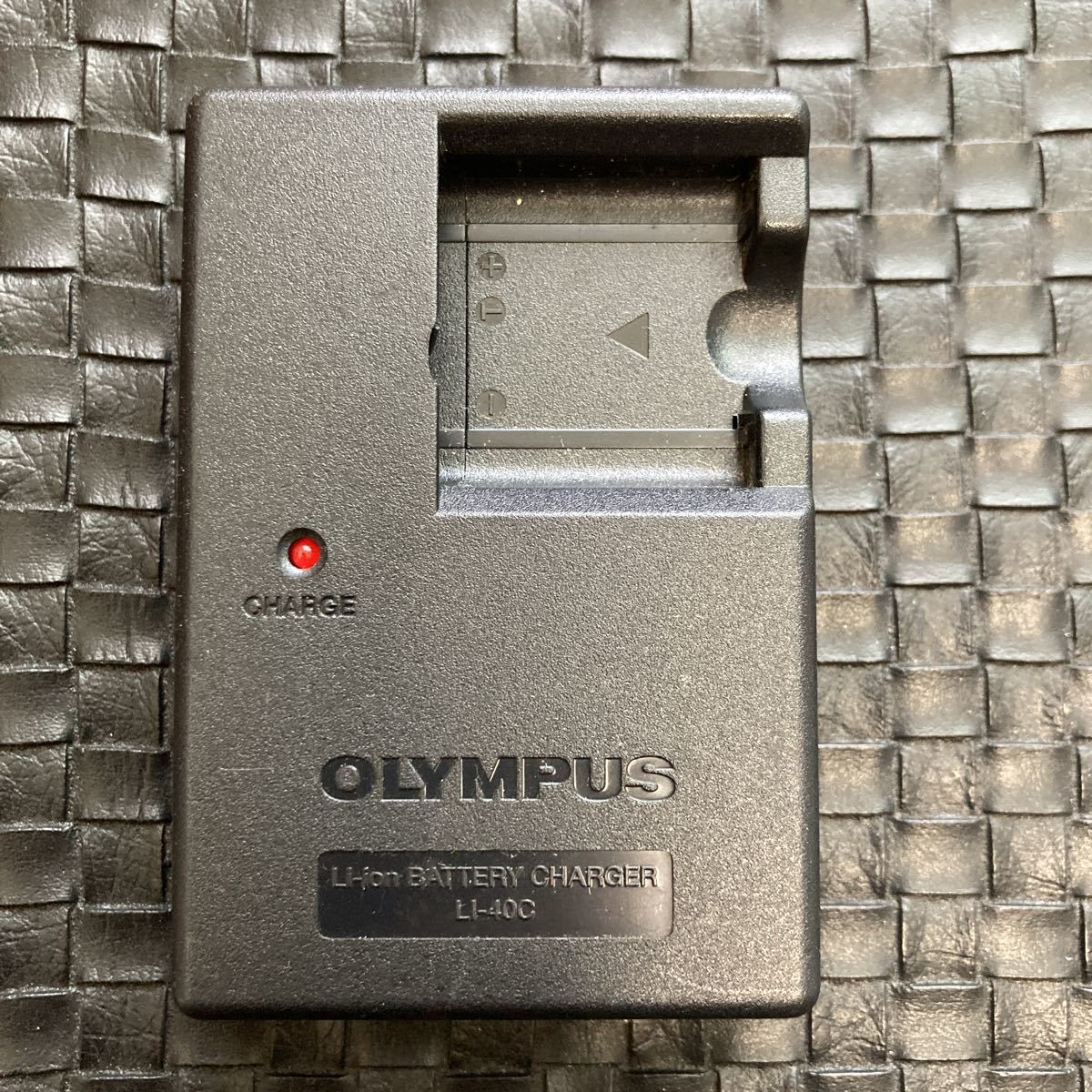 【送料無料】OLYMPUS オリンパス　【純正品】 充電器　LI-40C 2