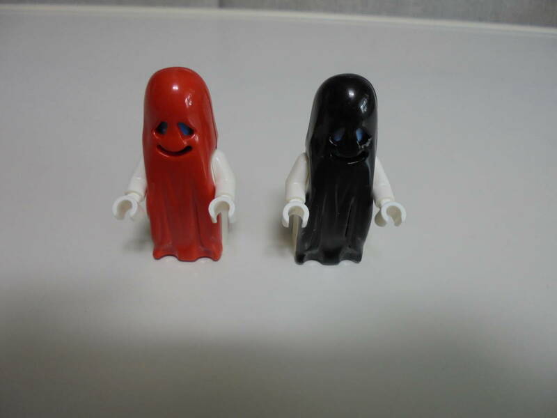 LEGO　ミニフィギュア笑顔のゴーストシュラウド　赤、黒ペアー