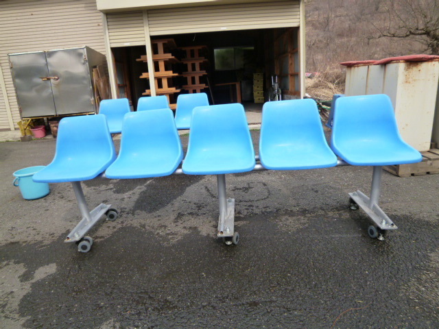 ●野外、室内用プラスチック製長椅子5客 除菌処理済品 H5881