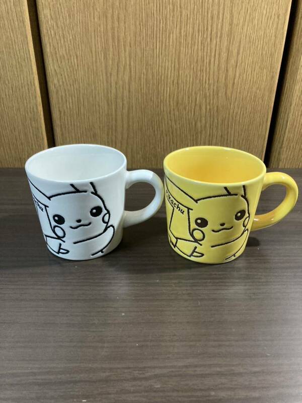 ▼ポケットモンスター≪ピカチュウ　マグカップ　2個≫陶器製　ポケモン　白　黄