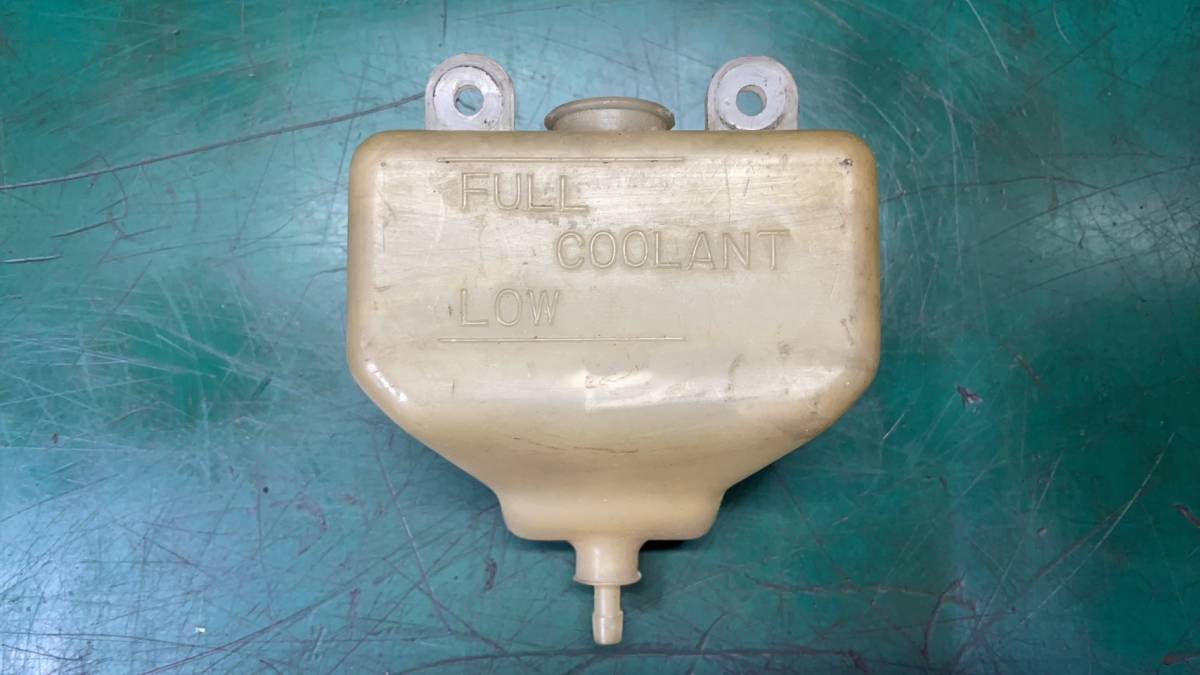 大阪より ヤマハ R1-Z ３XCー００１※※※　《クーラント タンク》《冷却水 タンク》《ラジエター タンク》 手渡し可能です 送料無料