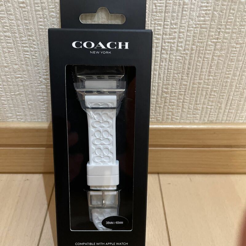 送料無料　新品未使用　COACH コーチ Apple Watch アップルウォッチ ベルト　ホワイト　14700050 38/40MM