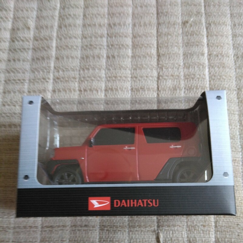 新品未開封品　非売品　　 ダイハツ タフト コパノーレッド プルバックカー カラーサンプル DAIHATSU TAFT LA900S