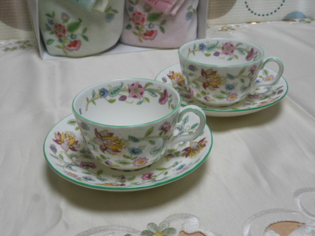 ～　英国製　ＭＩＮＴＯＮ　ミントン　～　ハドンホール（グリーン）　碗皿２客　（紅茶・珈琲兼用可）　保管未使用品　でございます
