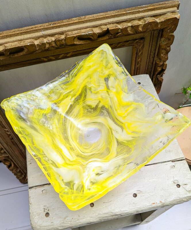 色ガラス　マーブル　ガラス　大皿　フラワーベース　昭和レトロ　黄色　イエロー　岩田ガラス
