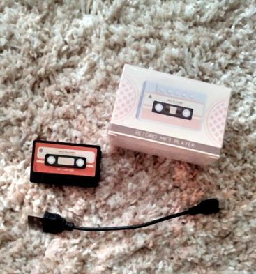 新品■昭和レトロ MP3 プレーヤー TFカード MicroUSB充電 カセットデザイン 音楽再生◆レッド