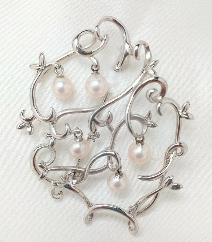 ∮真珠専門館∮ 少し大きな アコヤ真珠 5.9-6.5mm 5個付 ホワイトサファイア SVブローチ（税込み価格)