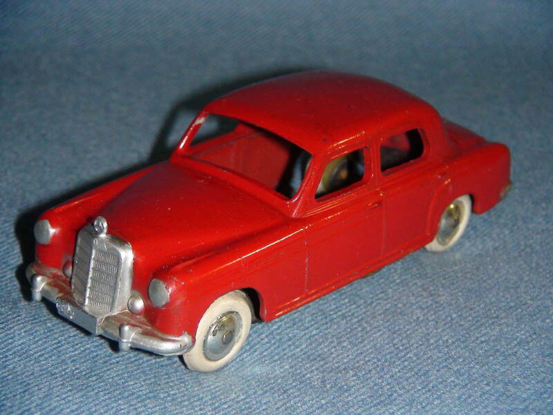 古い仏CIJ1/43メルセデス・ベンツ220SE/ポントン4ドアセダン1957年型赤W180系/美品・PONTONダルマベンツ!