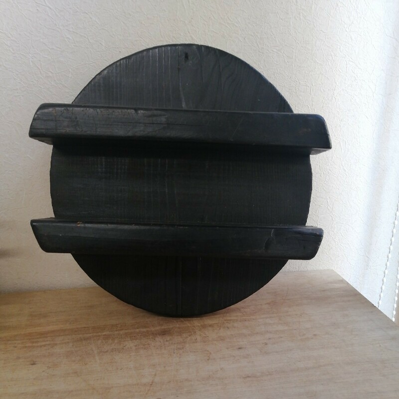 木蓋　木製　飾り台　壁掛け　鍋蓋　骨董　アンティーク　ディスプレイ台　黒
