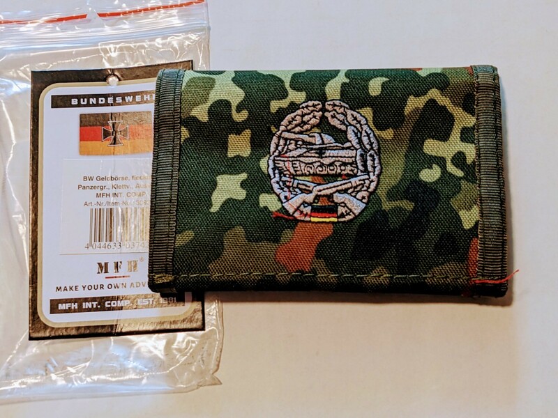 新品ドイツ軍　財布　ミリタリー　ウォレット　折りたたみ財布　カードケース　ドイツで購入　レア