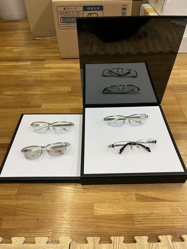 M-35メガネ　ディスプレイ　小物置き　商品棚　コレクション棚 メガネは付属しません
