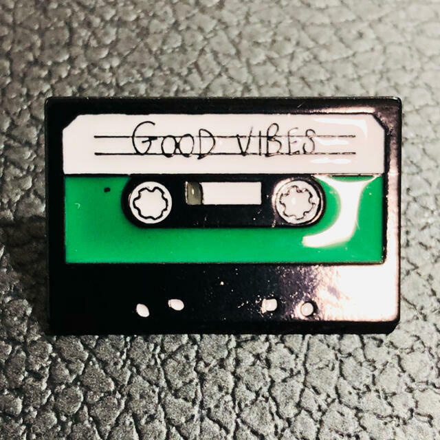 カセットテープ　レトロ　ピンバッジ　ピンズ　昭和　GOOD VIBES