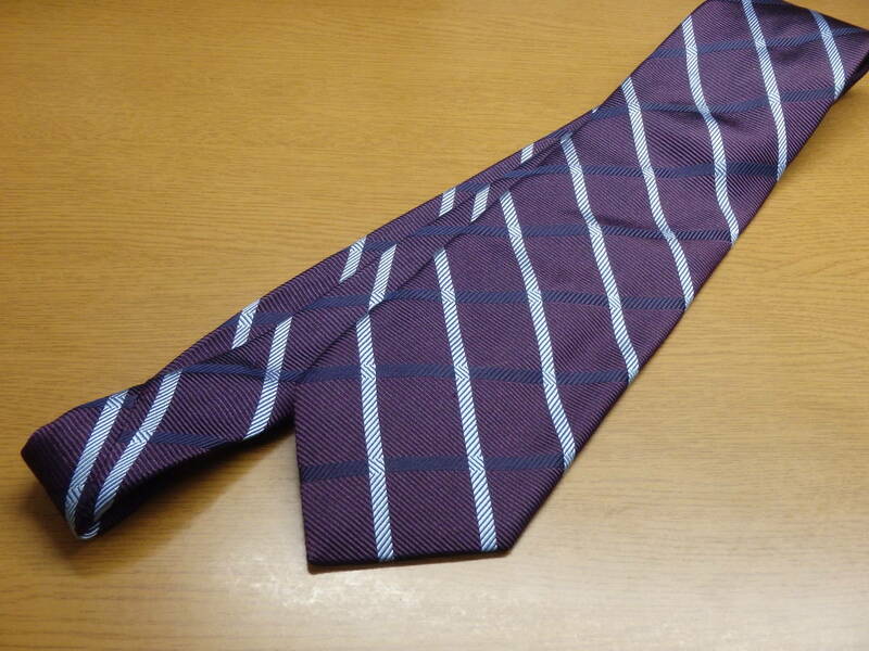 ブリューワーのネクタイ　紫色に水色と濃紺のストライプ