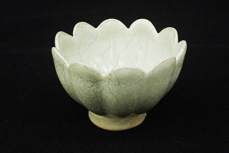 中国文物 古瓷 収集家の放出品 宋代青釉蓮瓣碗 