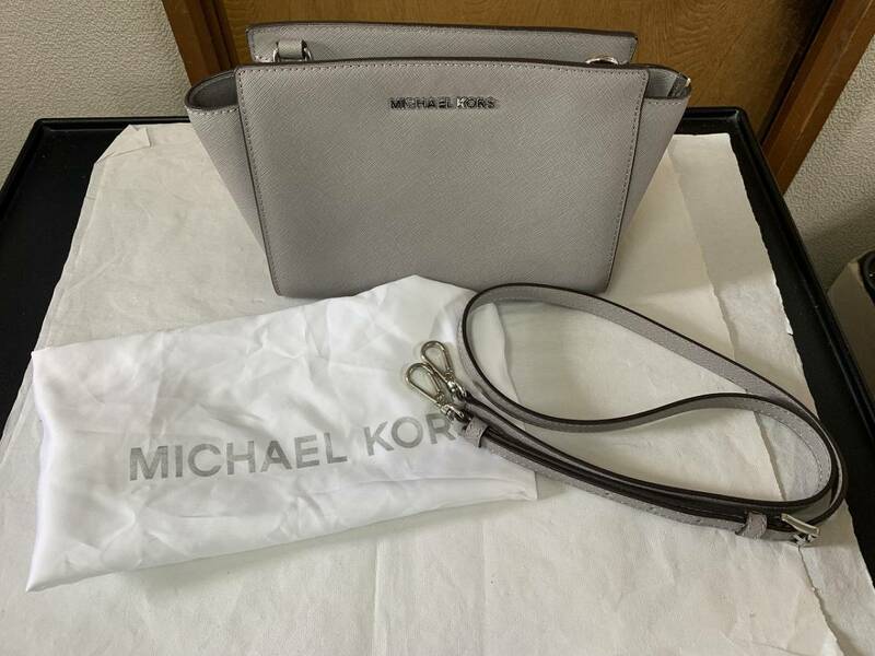 美品　MICHAEL　KORS　マイケルコース　ショルダーバッグ　斜め掛けカバン　鞄　レディース　グレー系　専用袋付き②