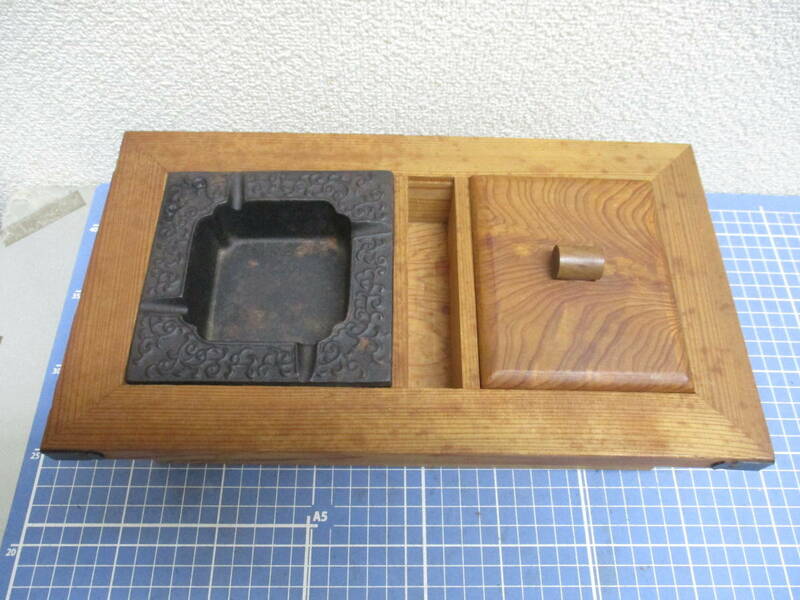 屋久杉　灰皿(南部鉄器)、煙草入れセット　検　喫煙グッズ 　工芸品　木工品　