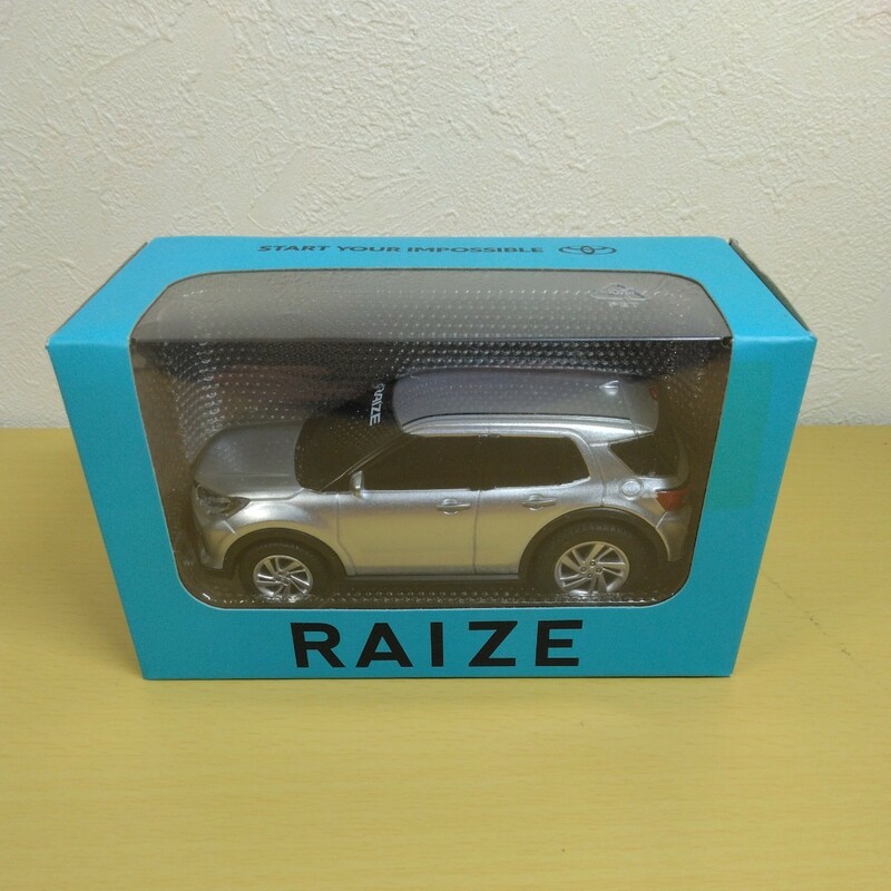 RAIZE プルバック ミニカー トヨタ ライズ シルバーメタリック ディーラー カラーサンプル 