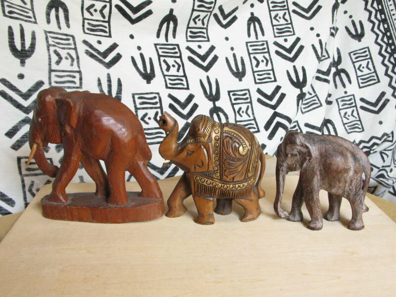 木彫り象　３個セット　牙破損、紛失有り　横幅約 大15cm,中12.5cm,小11cm 神奈川より６０サイズ(s356)