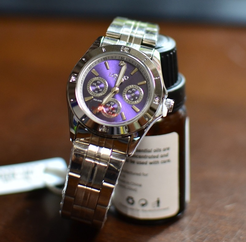 新品！鮮やかなケースが際立つ女性用腕時計（紫・電池も新品）＃A