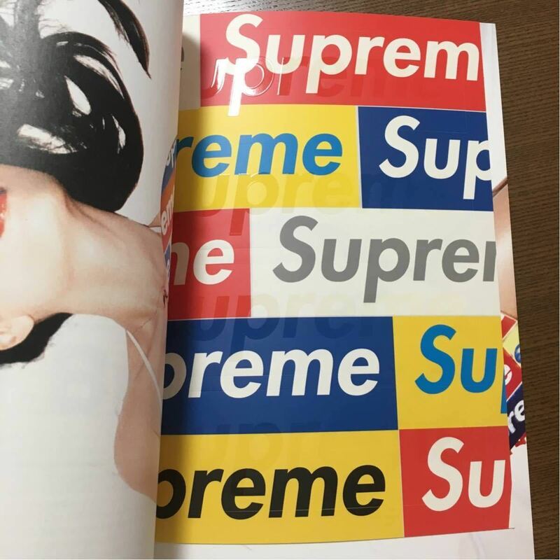 【Supreme】ムック本 vol3 ステッカー 有 / BOXロゴ ボックスロゴ / Tシャツ キャップ 掲載