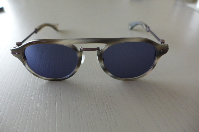 即決 美品 イタリア製 モンクレール サングラス 眼鏡 メガネ オシャレで使用感抜群♪ グレーの濃淡 グラデーション