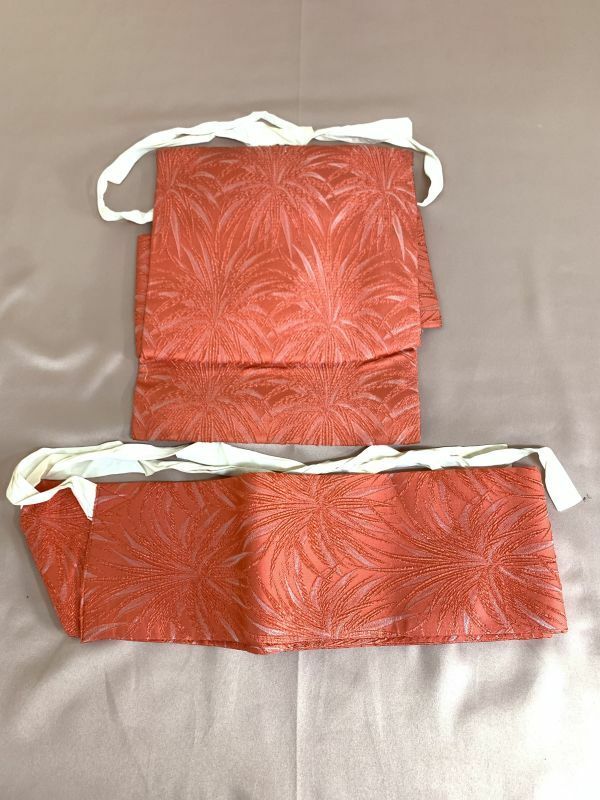 婦人　女性　着物　付け帯　装着　名古屋帯　化繊　緋色に菊花紋様の織　ラメ糸使い　ワンタッチ　簡単　軽装帯　保管品