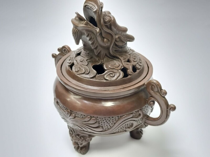 銅製置物　香炉　三足龍首香炉　香道具　中国美術　仏具　仏道具　インテリア置物