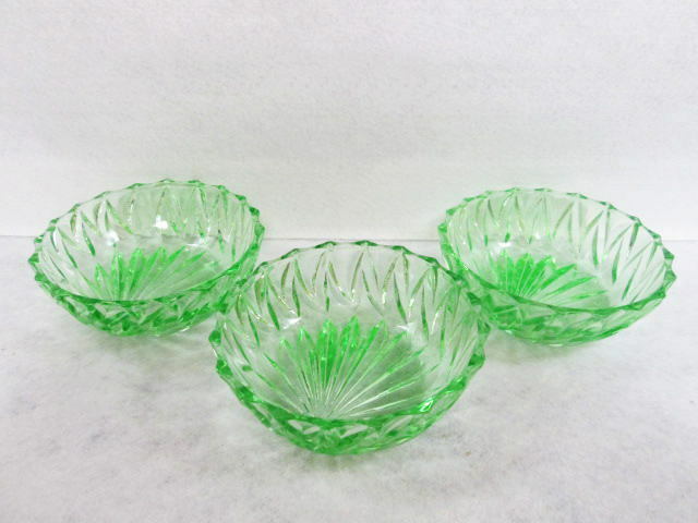 【古ガラス 小皿 3個セット グリーン(緑)】気泡入り/古い/ガラス/ゆらゆら/レトロ/フルーツ皿/深皿